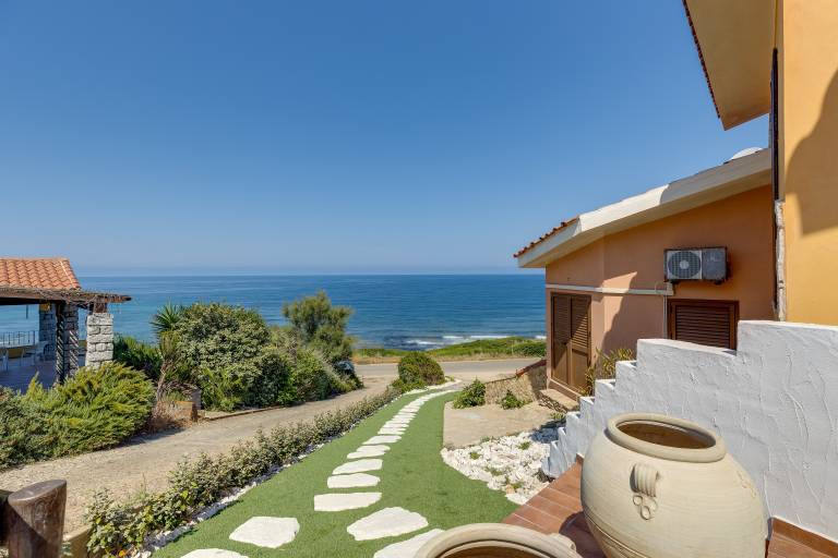 Vacation Home "Casa de S Arca 3" with Spectacular Sea View, A/C, Garden, Terrace & Barbecue — photo 4
