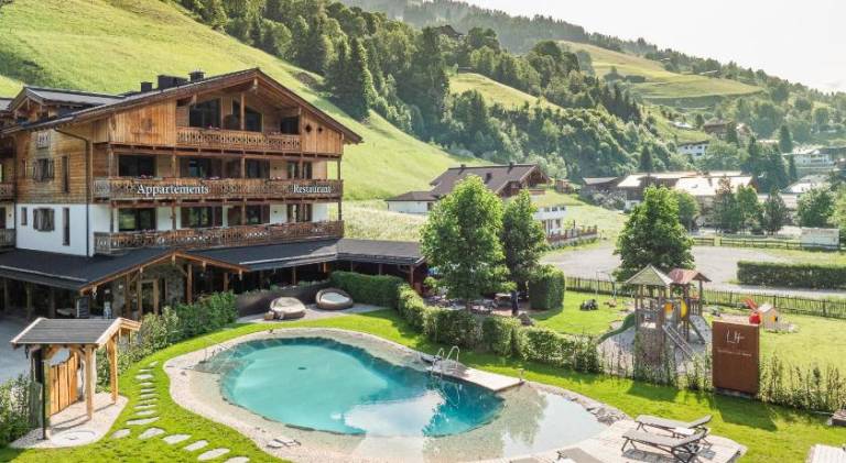 Holiday apartment with pool, garden & patio | Next to the ski | Suitable for remote work | Pets allowed — photo 2