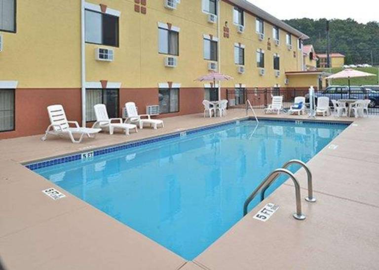 Econo Lodge Cartersville-Emerson Lake Point — photo 3