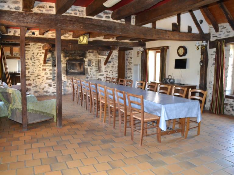 Renovated Farmhouse near 24H Le Mans with Large Yard & Volleyball Court — photo 2