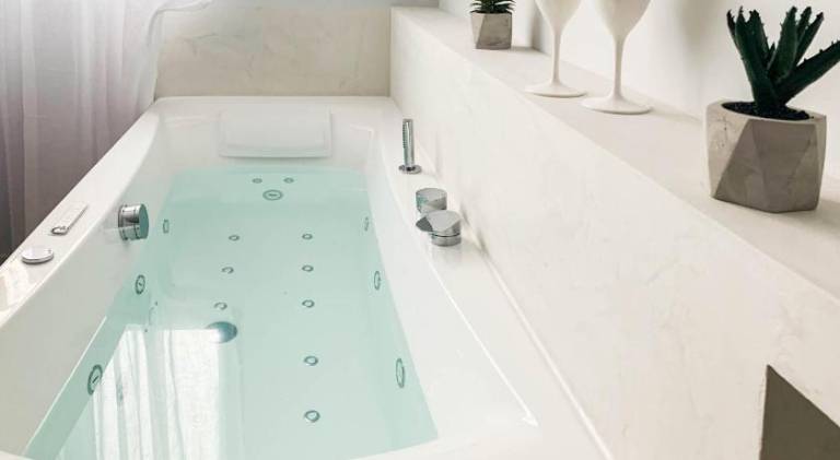 Holiday apartment with jacuzzi & patio in Annecy