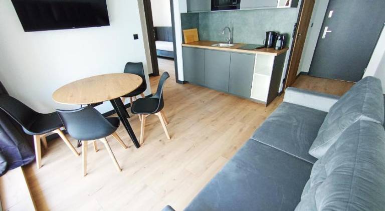 Serviced apartment with patio & garden — photo 2