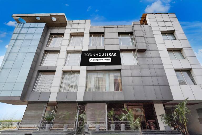 Super Townhouse Oak Agra Near Sultanganj Puliya Formerly BB Grand