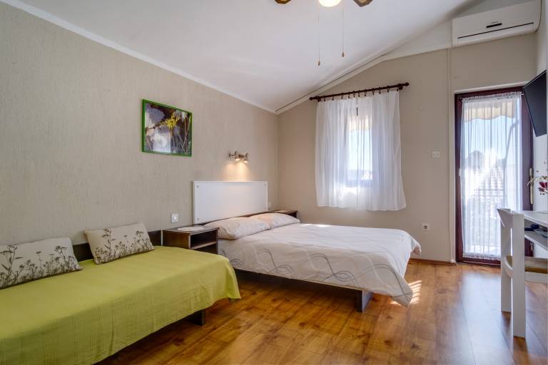 One bedroom apartment with terrace Artatore, Lošinj (A-7934-b) — photo 5