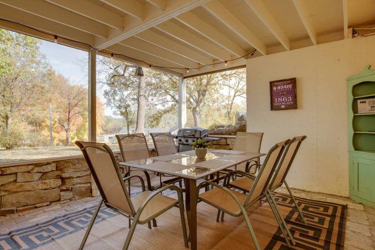 2 Mi to Downtown: 4BR Country Home Near K-State — photo 2