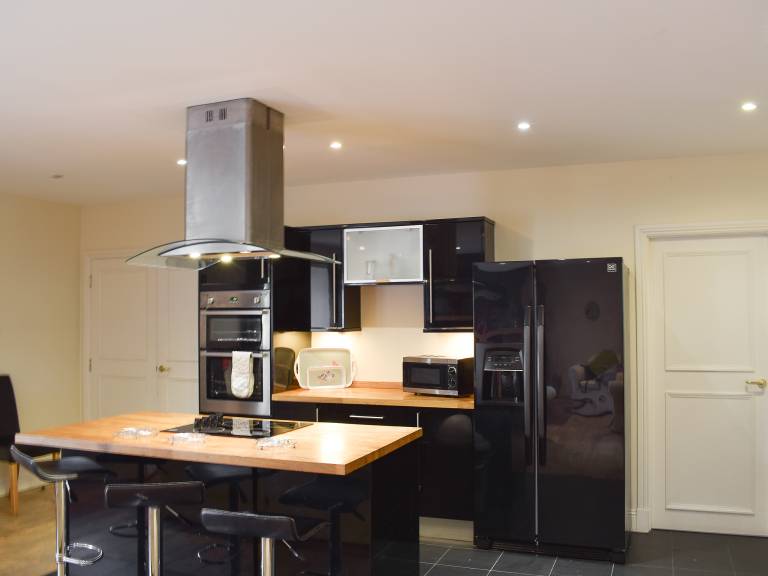 Family-friendly pleasant cottage with sauna, garden & jacuzzi | Pets allowed — photo 4