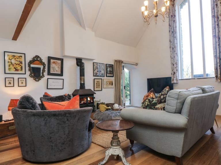 Family-friendly pleasant cottage with patio & yard | Beach view | Dogs allowed — photo 5
