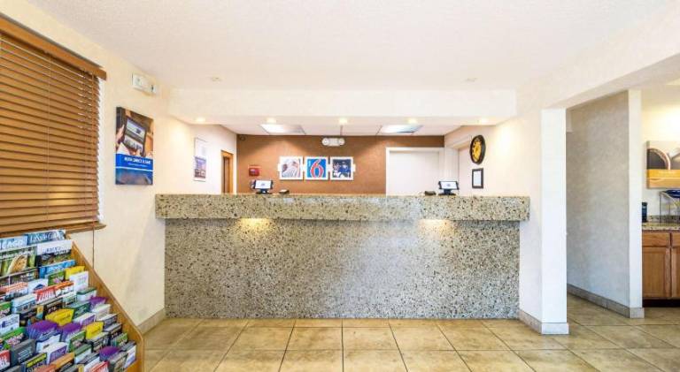 Motel 6 Alsip, IL — photo 4