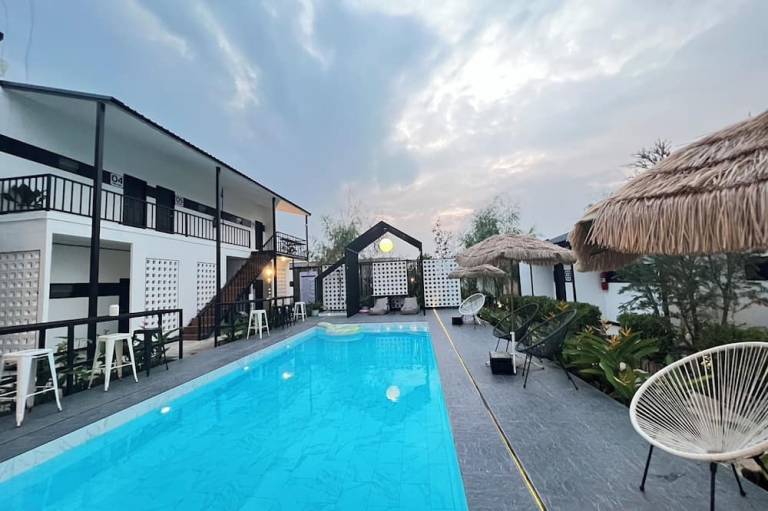 Penguin Villa Resort & Bistro