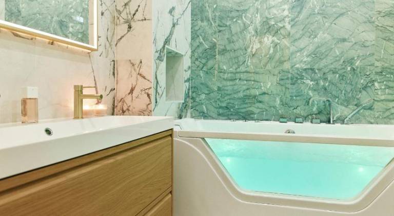 Lavie Maison Central AC Hot Tub — photo 4