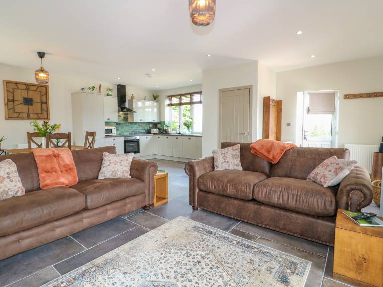 Family-friendly wonderful cottage with jacuzzi & garden | Dogs allowed — photo 3