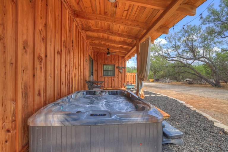 House with jacuzzi in Fredericksburg, TX