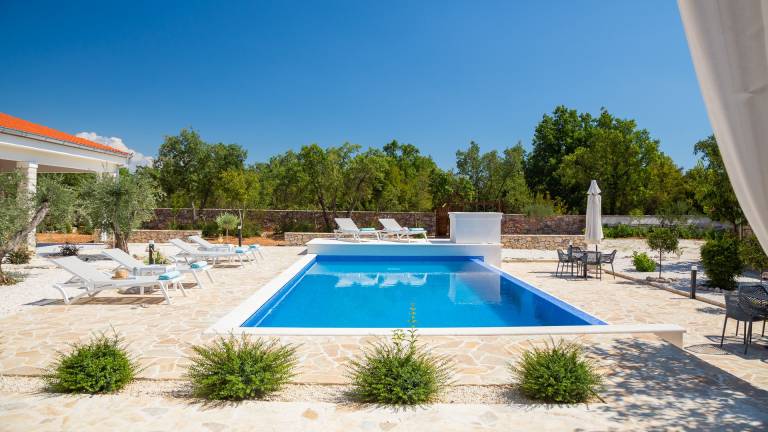 Villa with sauna, terrace & yard | Mountain view — photo 4