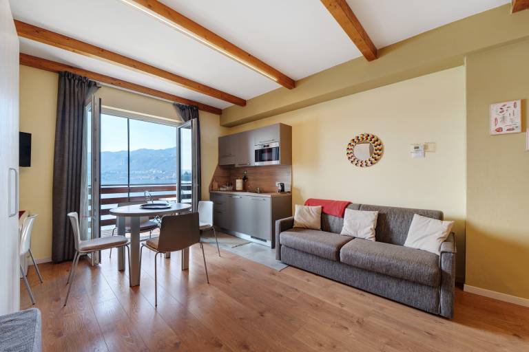 Holiday apartment with yard | Lake view | Perfect for remote work in Novara