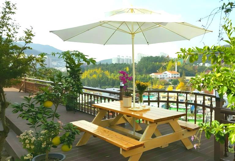 Yeosu jeongweoniyebbeundogcae pensyeon — photo 2