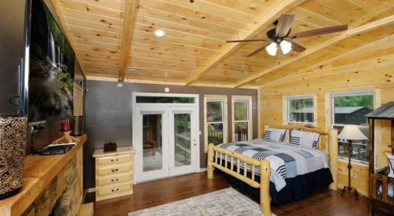 Vacation home with pool & hot tub — photo 2
