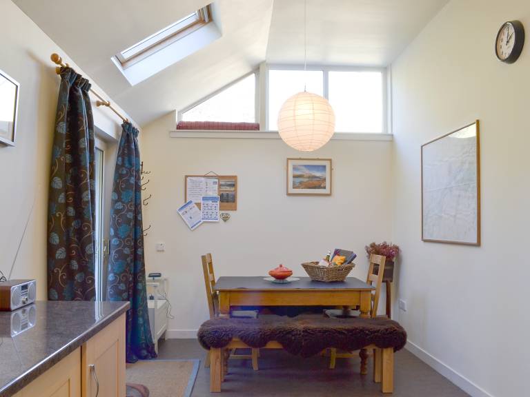 Family-friendly cottage with patio & yard | Pet-friendly — photo 5