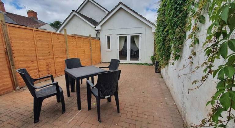 One Bedroom Private Garden Apartment BY PROPERTY PROMISE — photo 5