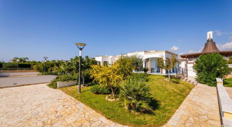 Apartment with yard & barbecue in Salve