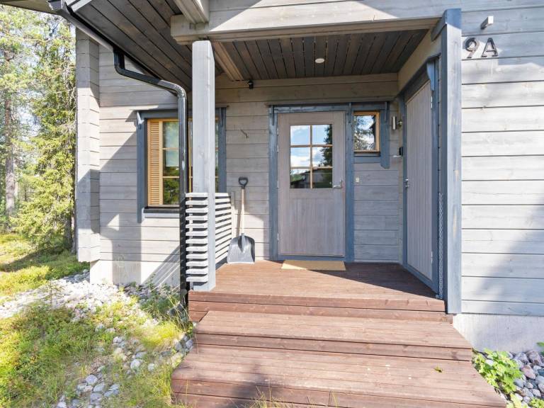 House with patio — photo 3