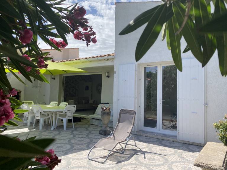 Fully equipped house with garden, patio & barbecue | Dogs allowed — photo 4