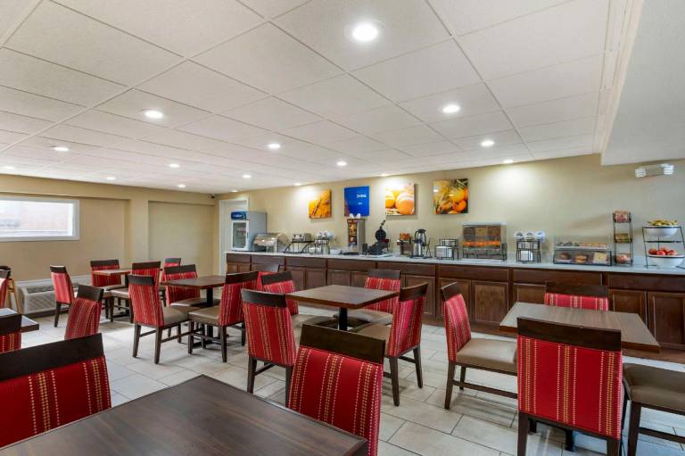 Comfort Inn & Suites Indianapolis Northwest - College Park — photo 3