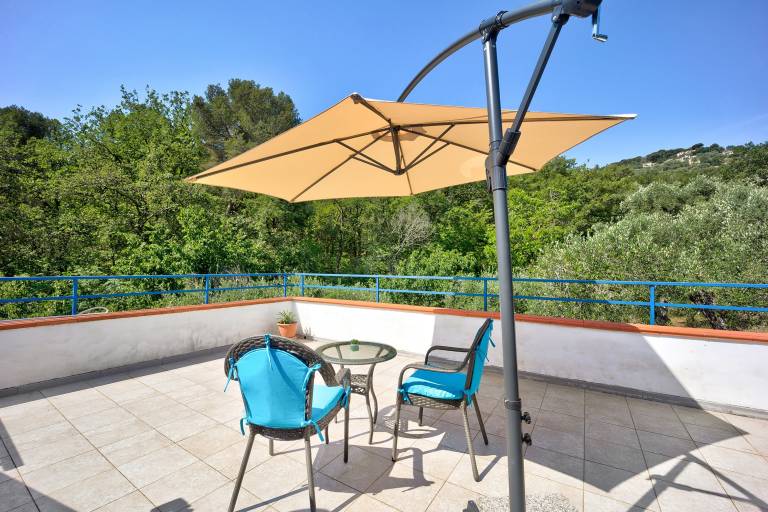 Villa with BBQ, terrace & yard | Garden view | Suitable for remote work in Diano Marina