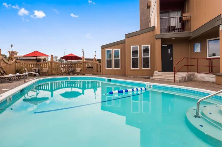 Best Western Plus Rivershore Hotel