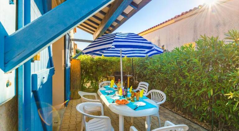 Pleasant serviced apartment with pool, yard & patio | Close to the beach | Pets are welcome in Torreilles