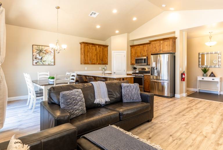 Fully equipped vacation home with heated pool & jacuzzi | Pets allowed — photo 3