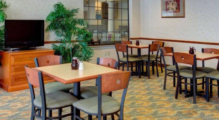 Quality Inn & Suites Glen Rose — photo 5