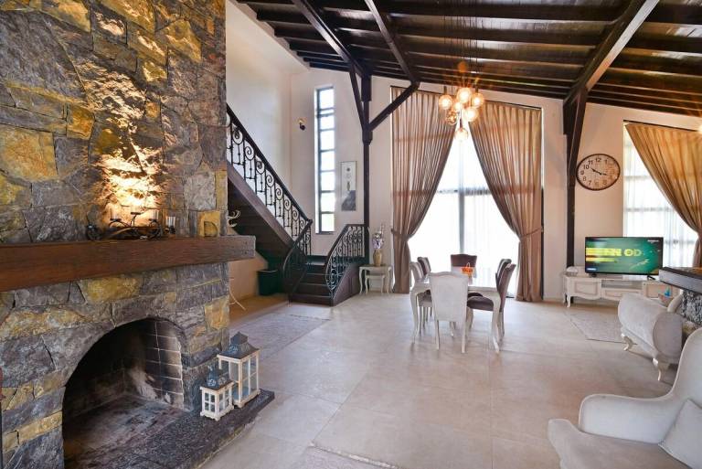 Villa with yard, pool & jacuzzi | Water view | Good for workation — photo 4