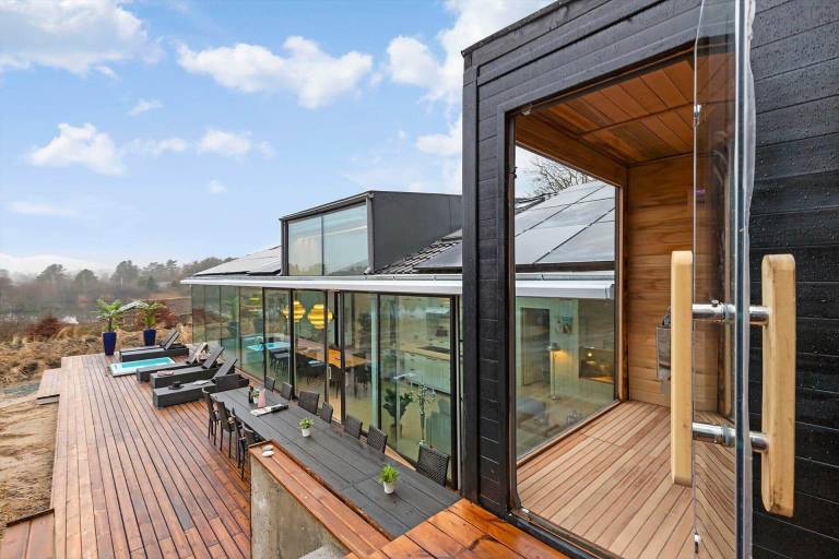 Vacation home with terrace, barbecue & sauna — photo 3
