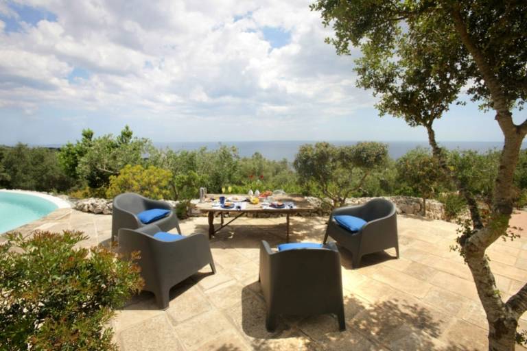 Child-friendly vacation home with private pool, BBQ & garden | Garden view | Dogs allowed — photo 2