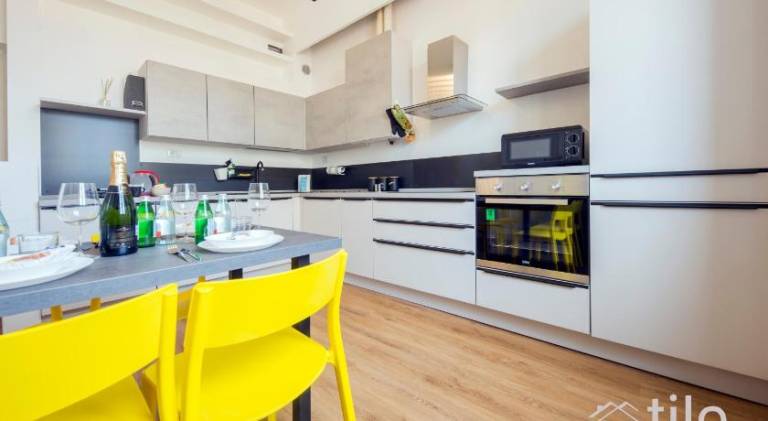 City Center, 2BR, Free Wifi & Netflix By Tilo — photo 5