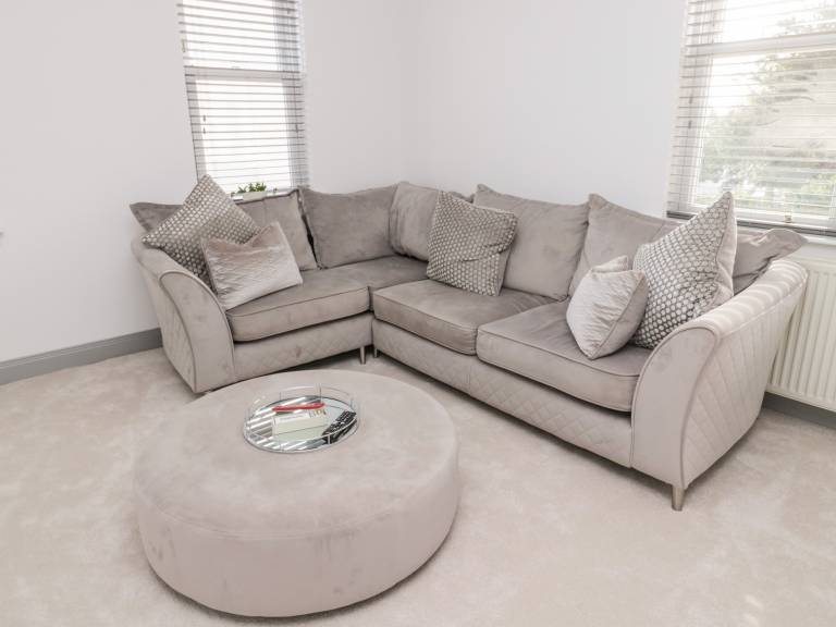 Family-oriented cottage with hot tub & garden | Beach view | Pets are welcome — photo 4