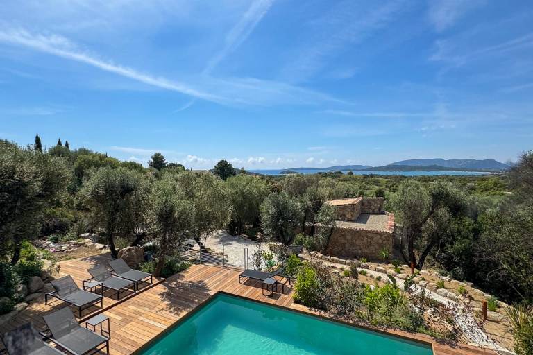 Family-oriented charming villa with terrace, yard & BBQ | Sea view | Pets allowed — photo 2