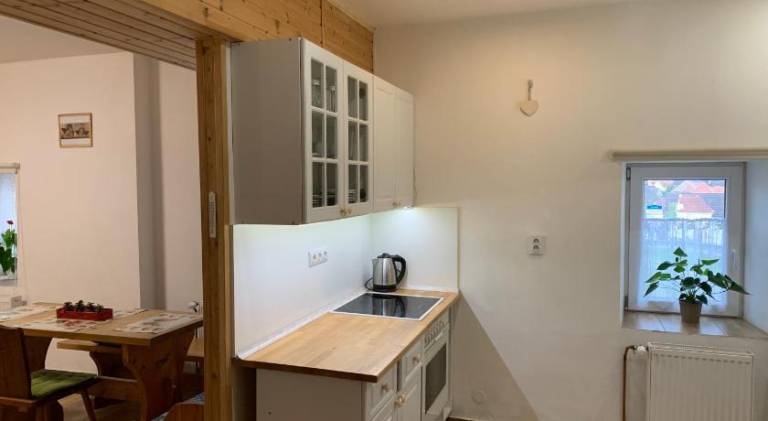 Rental apartment with patio & yard — photo 4