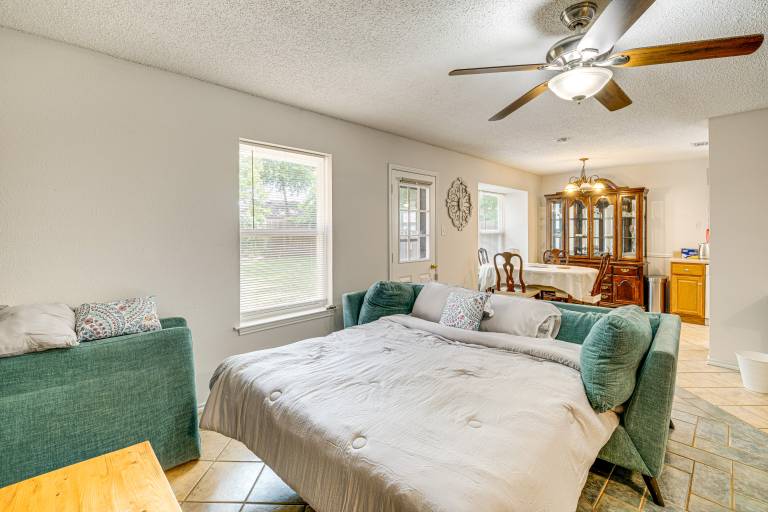 1 Mi to Denton Square: Family Home w/ Fenced Yard! — photo 5