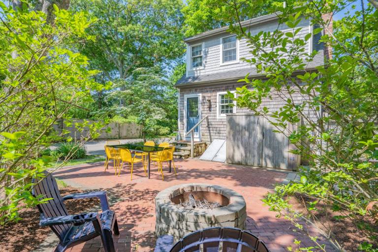 Cape Cod Haven: Cozy Home Near Gray's Beach — photo 4