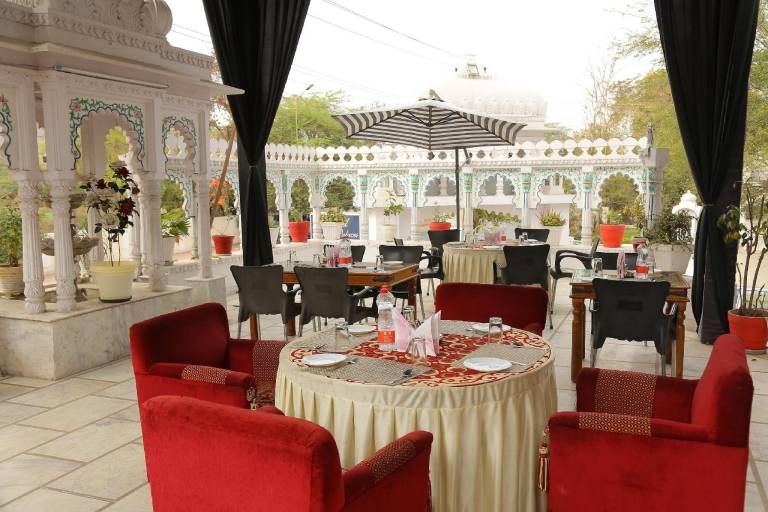Hotel Empire Palace - Near Fatehsagar Lake — photo 5