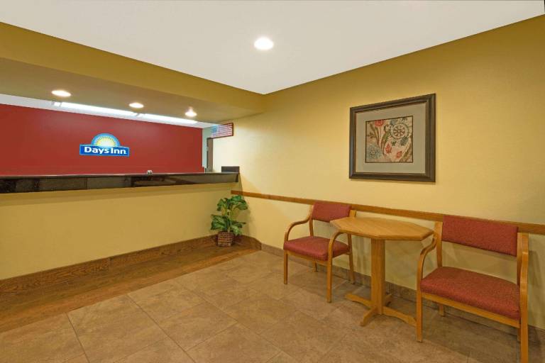 Days Inn by Wyndham Cameron — photo 5
