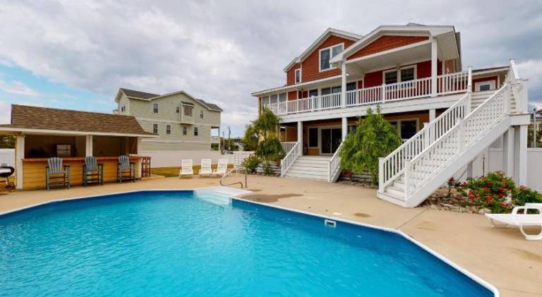 House with hot tub & pool in Virginia Beach, VA