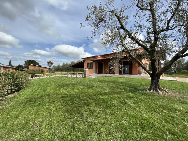 Agriturismo Galeazzi: MATRIMONIALE VISTA GIARDINO — photo 4