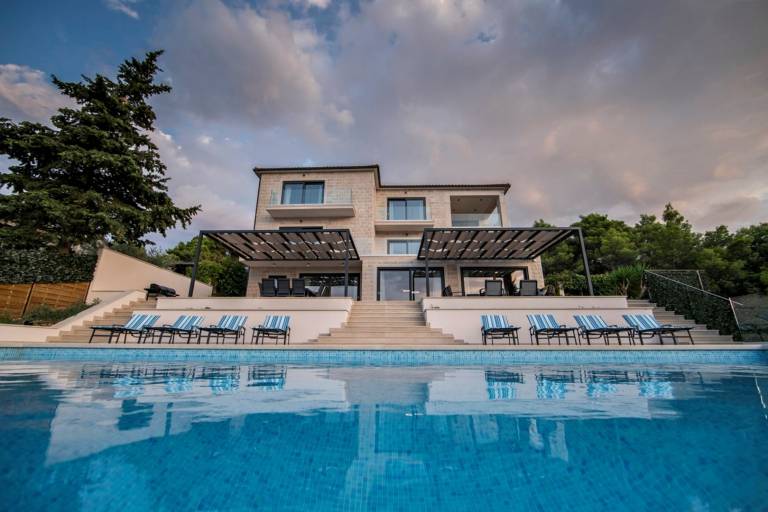 Villa with garden, pool & patio — photo 2