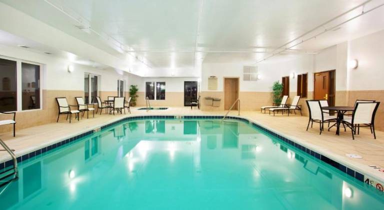 Holiday Inn Express Hotel & Suites Mattoon By IHG — photo 2