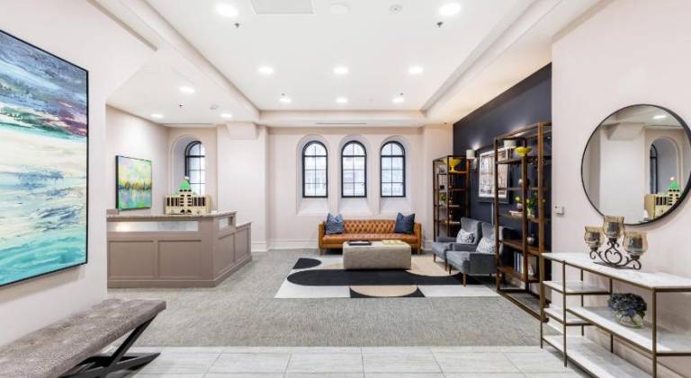 2B 2BA Luxury Downtown Suite Rooftop Deck & Gym — photo 3