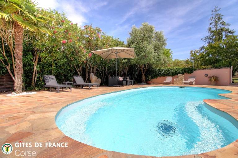Gite with yard, pool & barbeque — photo 2