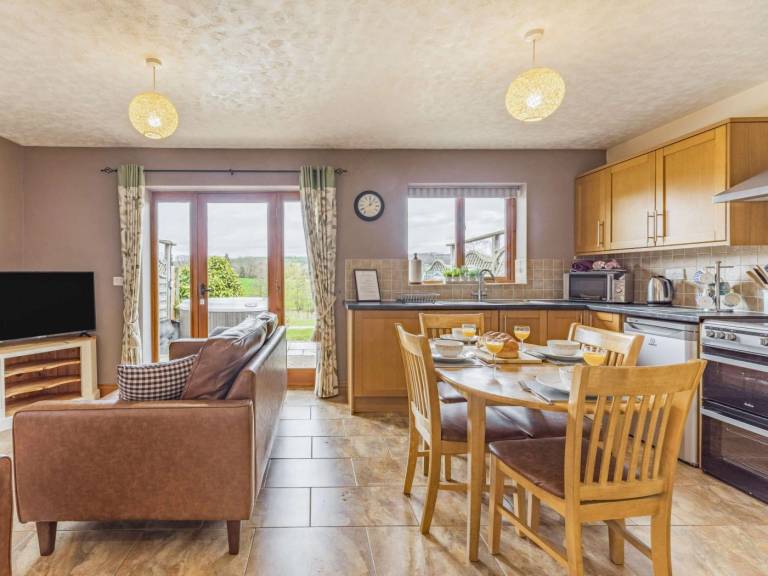 Fully equipped house with jacuzzi & garden | Pets are welcome — photo 2