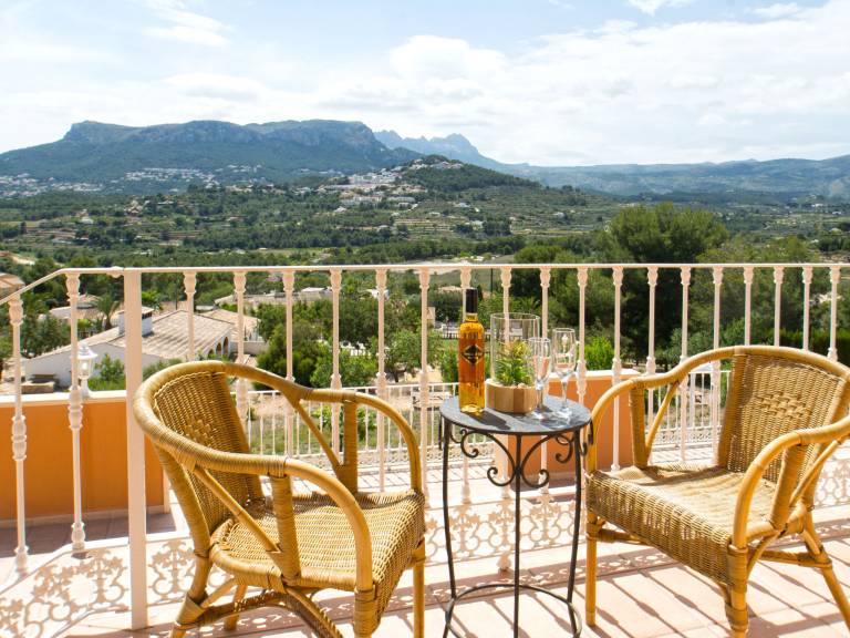 Children-friendly nice vacation home with private pool, terrace & yard | Mountain view | Dogs allowed — photo 2